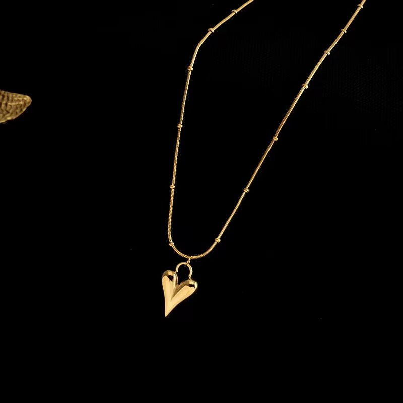 Fashion Heart Heart Instagram Women's Collar Bone Stainless Steel Necklace Simple Women's Gold-plated love Necklace