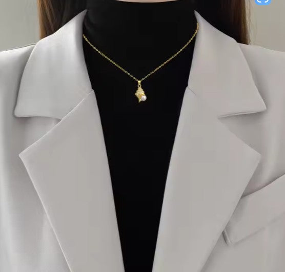 Elegant Clavicle Chain Necklace River Snail Pearl Necklace Titanium Steel Sophisticated Ladies Charm Jewelry