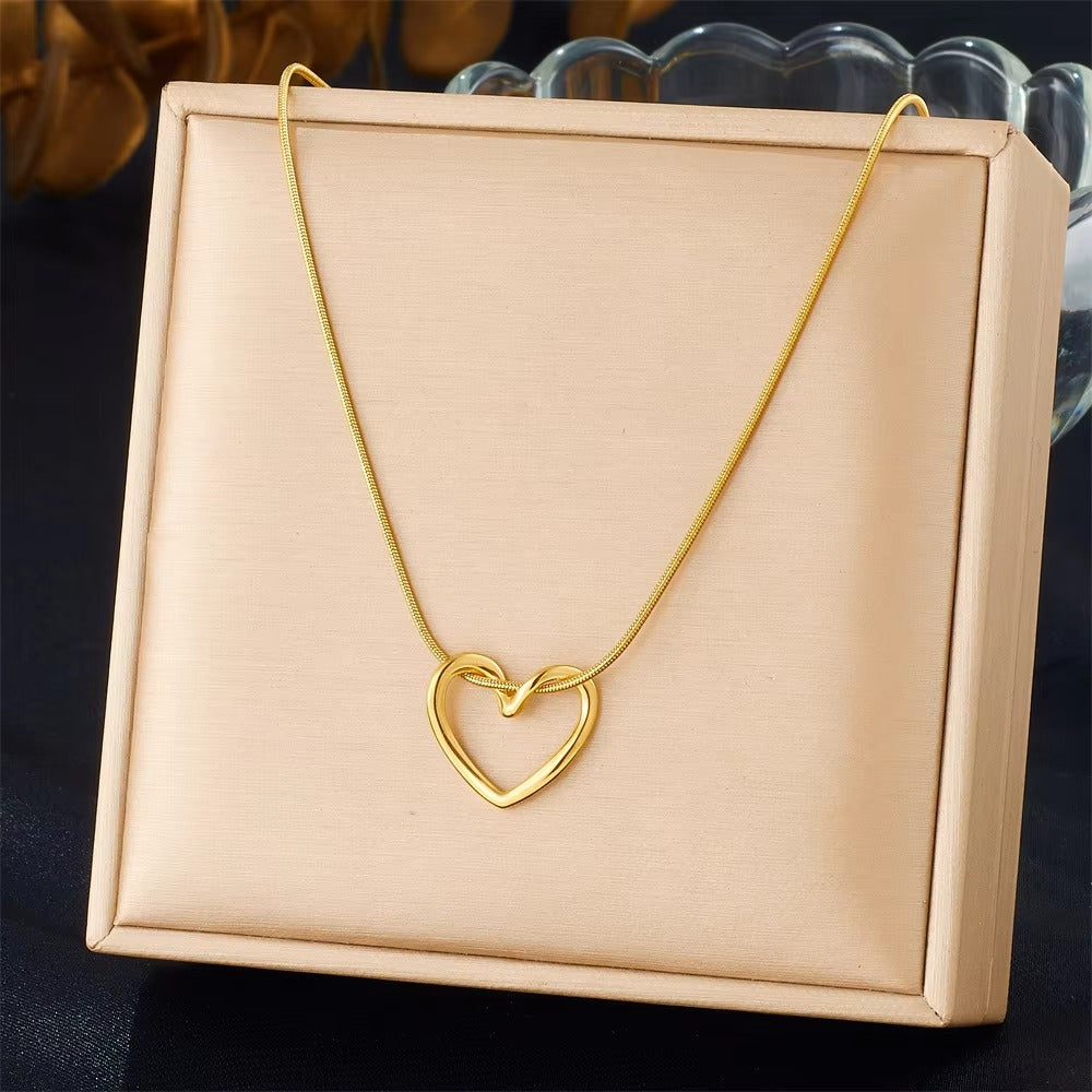 Minimalist Stainless Steel Necklace 18K Gold Plated Twisted Heart Pendant Trendy Hollow Love Heart Collar Necklaces for Box