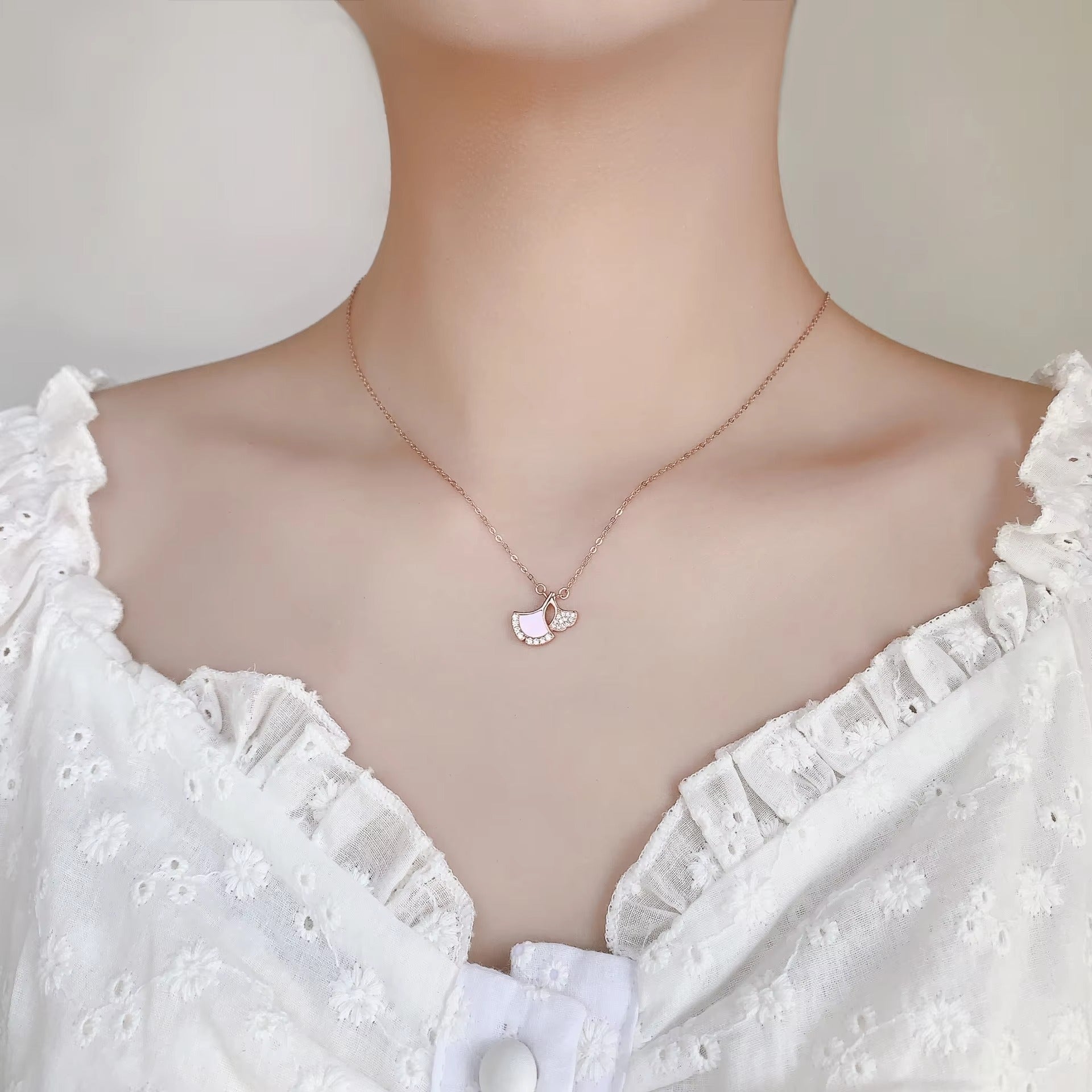 Vintage Titanium Steel Charm Necklace Female Pearl Pendant Collarbone Chain Stainless Steel Necklaces