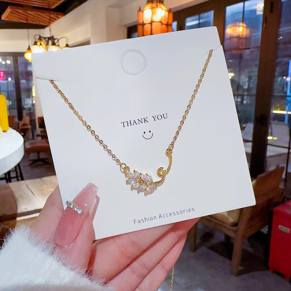 Light Luxury Women's Elegent Fresh Zircon Diamond Necklace Leaf Shape Pendant Trendy Popular Fashion Piercing Jewelry Link Chain