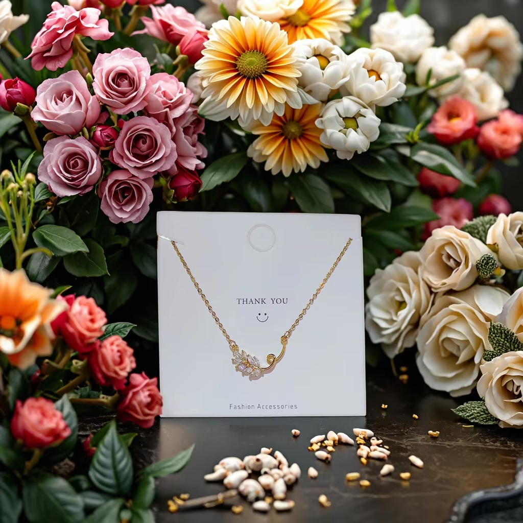 Light Luxury Women's Elegent Fresh Zircon Diamond Necklace Leaf Shape Pendant Trendy Popular Fashion Piercing Jewelry Link Chain