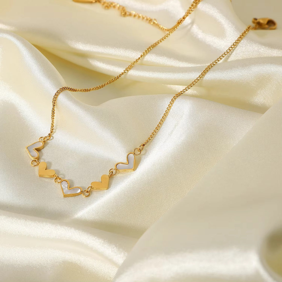 14K Gold Plated Stainless Steel Classic Geometric Style Love Pendant Necklace White Shell with Classic Metal Fashion Gift