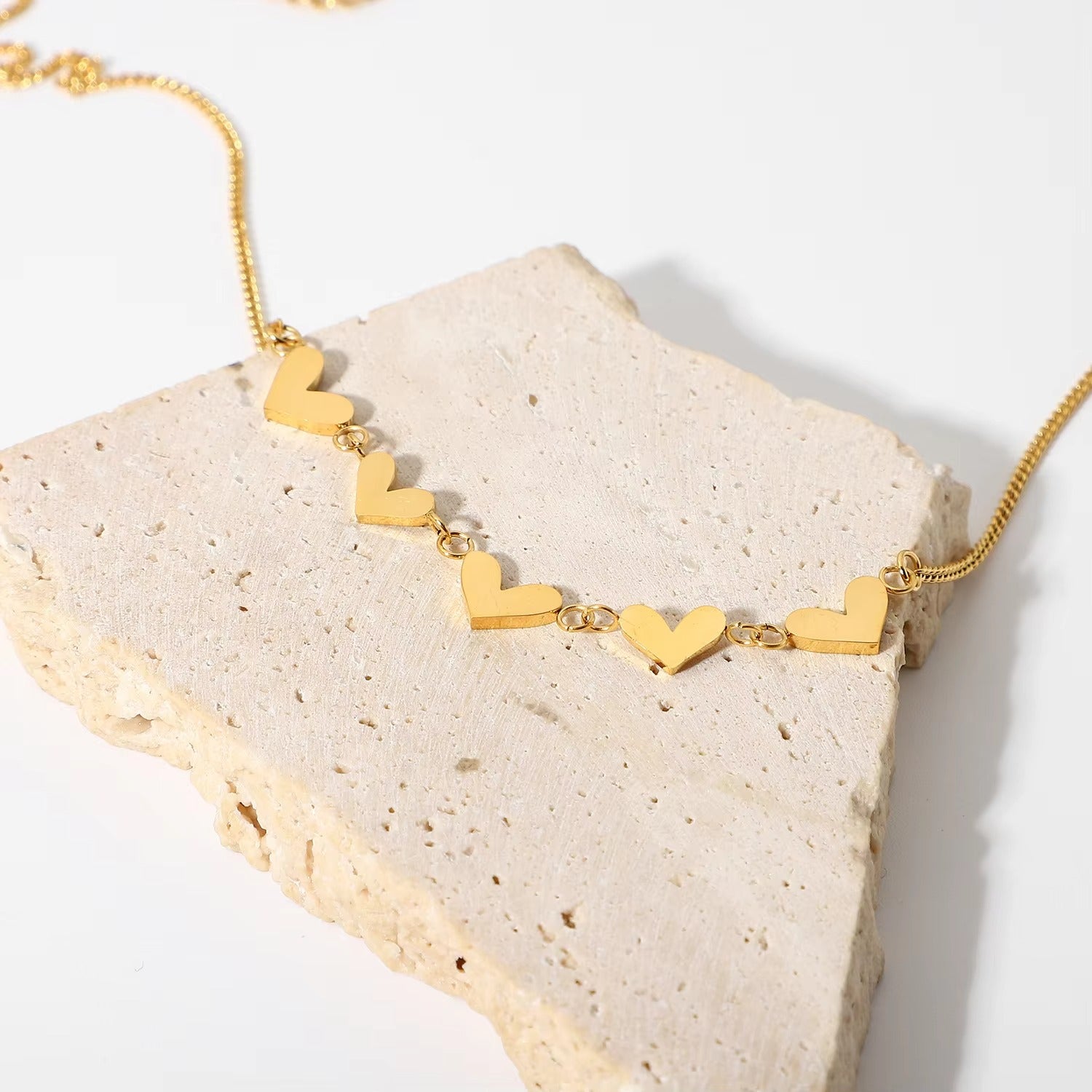 14K Gold Plated Stainless Steel Classic Geometric Style Love Pendant Necklace White Shell with Classic Metal Fashion Gift